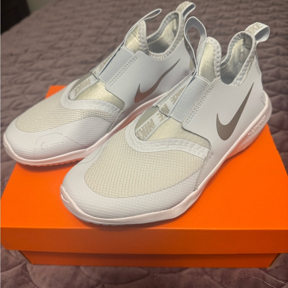 Nike Flex Runner-4y brand new